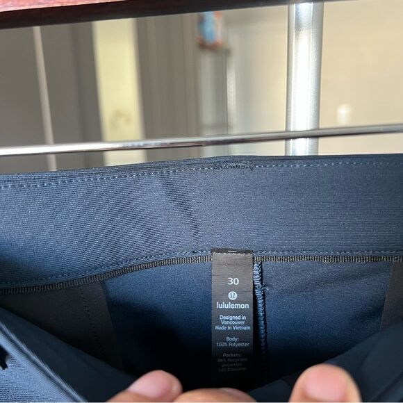 Mens Lululemon Navy Shorts Size 30 - Picture 4 of 4